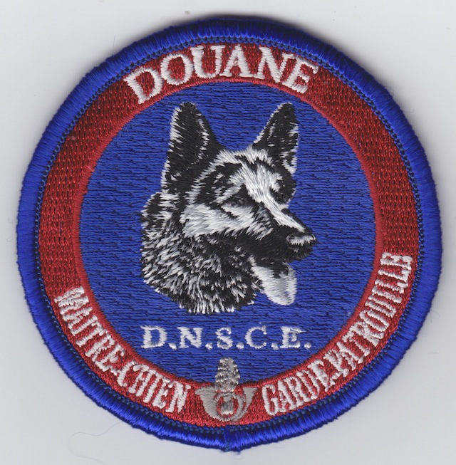 FR_066_Dog_Unit_Garde_Patrouille_Text_Douane
