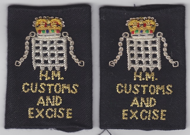 UK 003 Customs  Excise Shoulder Loops